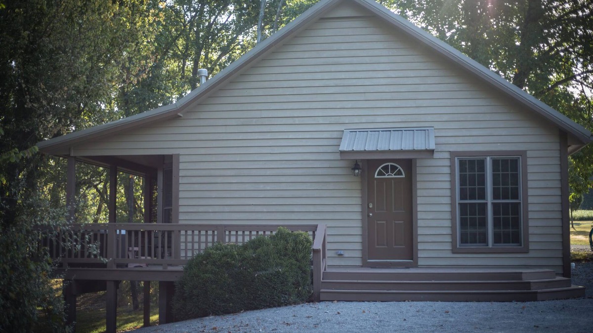 Carbondale Cabin | Hot Tub Cabin- In the Heart of Shawnee Wine Trail