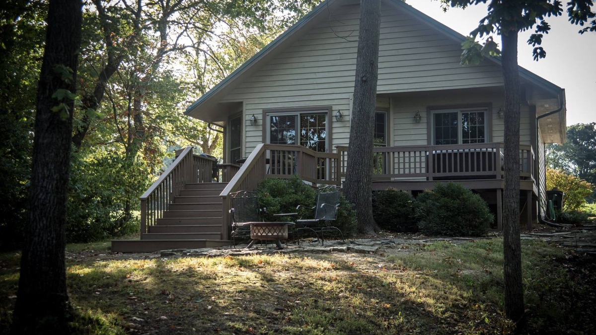 Carbondale Cabin | Hot Tub Cabin- In the Heart of Shawnee Wine Trail