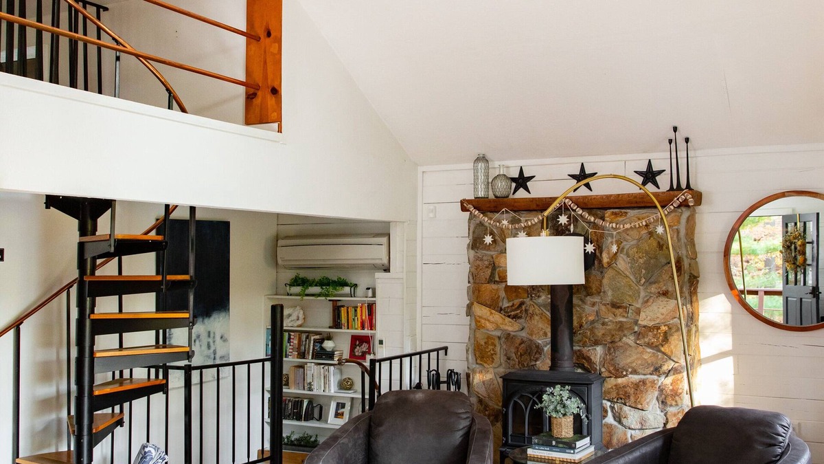 Berkeley Springs Cabin | HOT TUB! Calming Vibes Spa Cabin on Sleepy Creek, for 8, Hike, Fish, Ski, 4 Acre