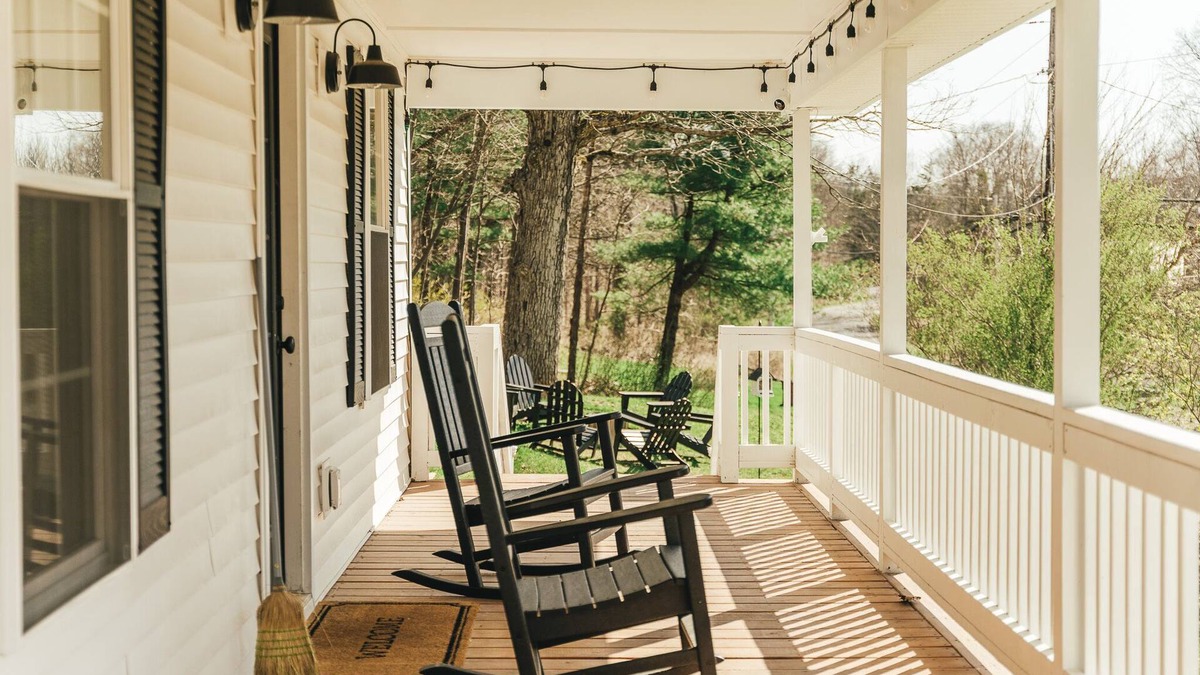 Catskill Cottage | Hot Tub & Catskill Hiking, 15min from Hudson & Amtrak