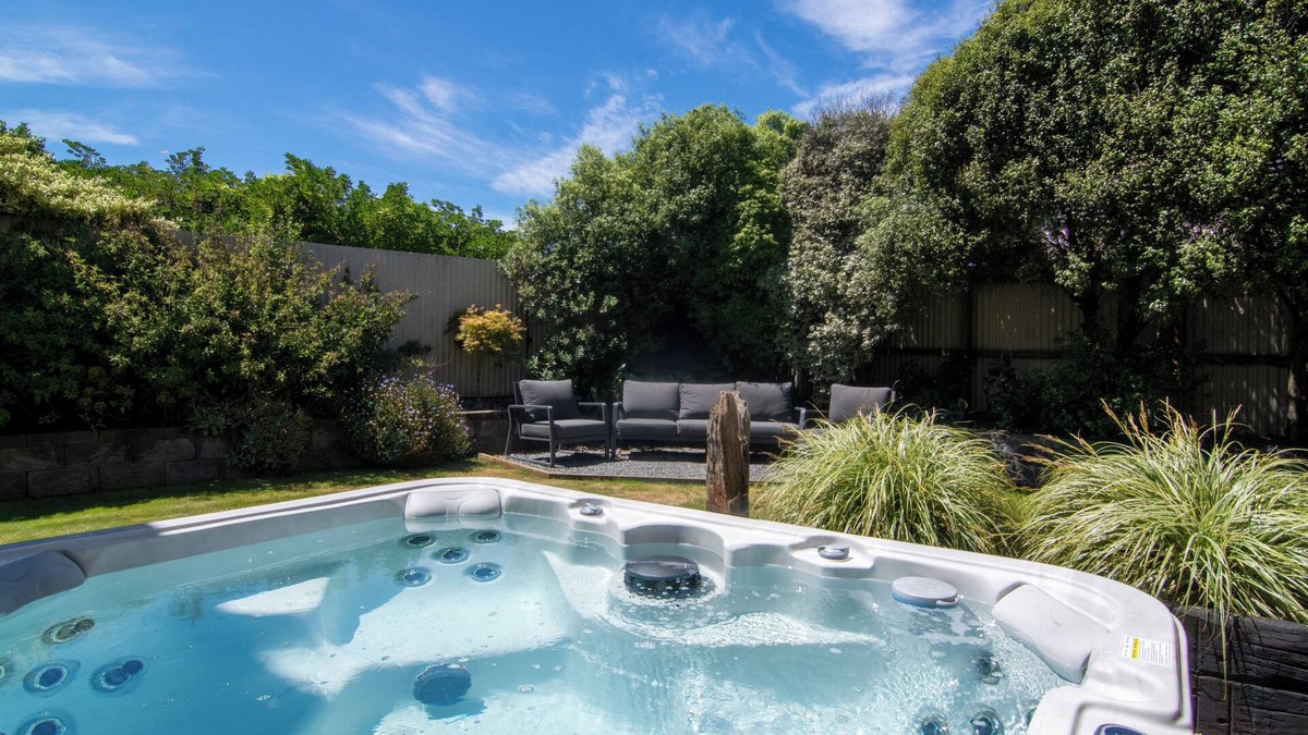Kaikoura House | Hot Tub | Close to Beach | Spacious - KK379, Close to Beach|Comfort|Spacious