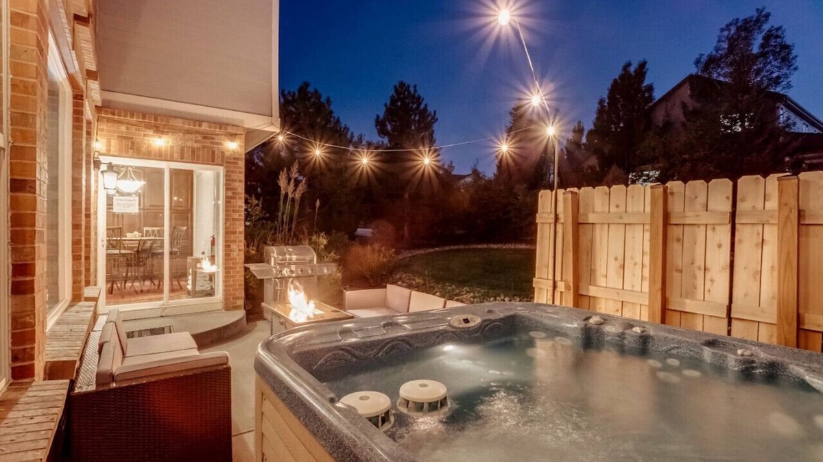 Centennial House | Hot-Tub | Close to Denver | Garage & Fire Pit