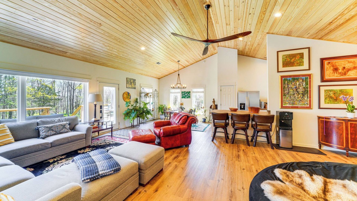 Buechel House | Hot Tub, Deck & Fire Pit: Chic Louisville Home!