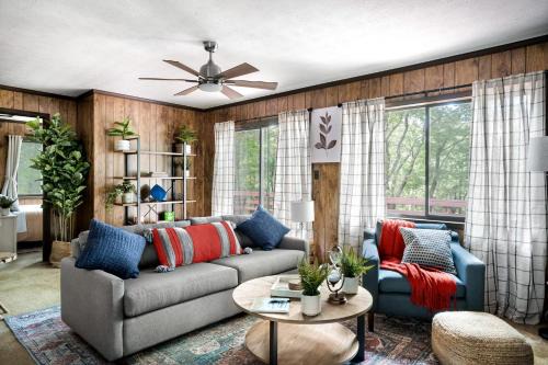 Bergton House | Hot Tub Deck Screened Porch Fire Pit & WiFi