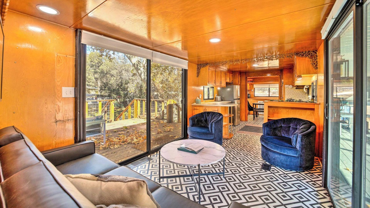 Payson Cottage | Hot Tub & Deck: Waterfront Escape in Payson!
