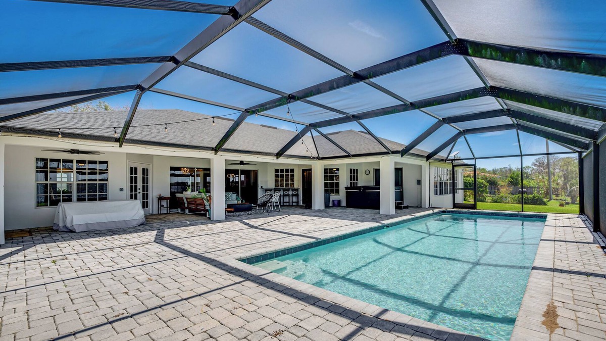 Astatula House | Hot Tub, Dock & Views: Lakefront Astatula Estate!