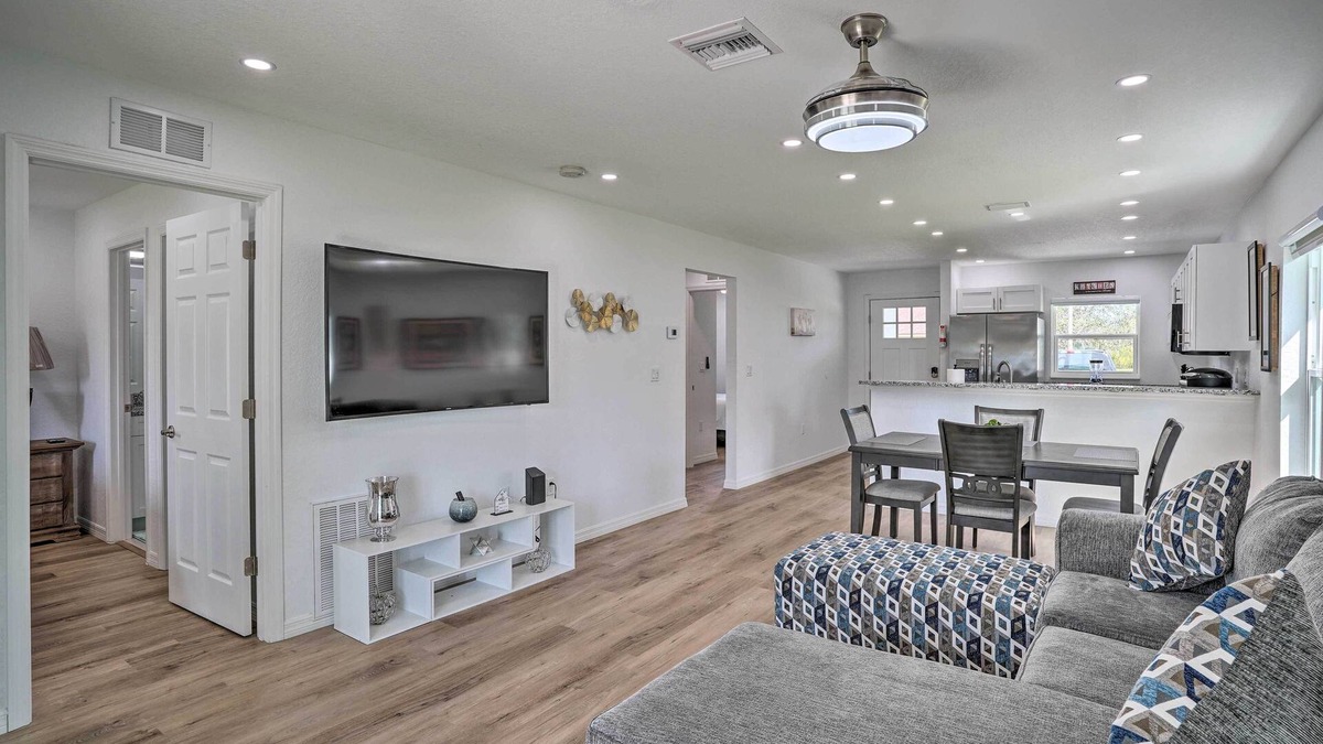 Sun 'N Lake House | Hot Tub & Fenced Yard: Home in Sebring