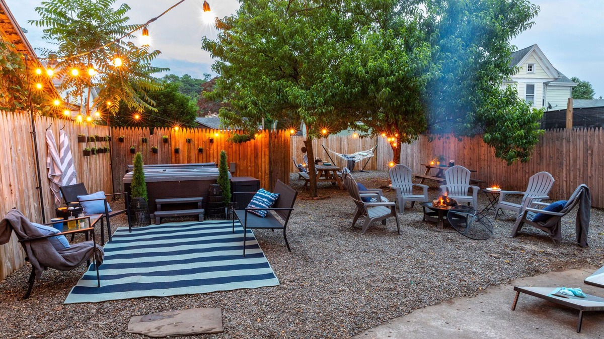 Kingston Apartment | Hot Tub - Fire Pit - BBQ - Hammock - Colonial