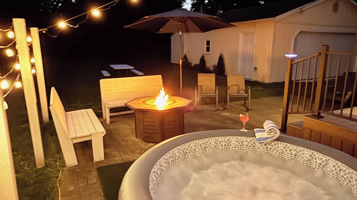 Saint Marys Saint Joseph County Cottage | Hot Tub! Fire Pit! Gas Fire Table! Coffee Bar!