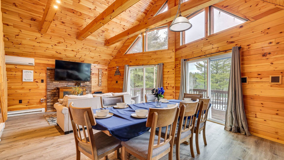 White Haven Cabin | Hot Tub & Fire Pit: Lakefront Cabin in White Haven