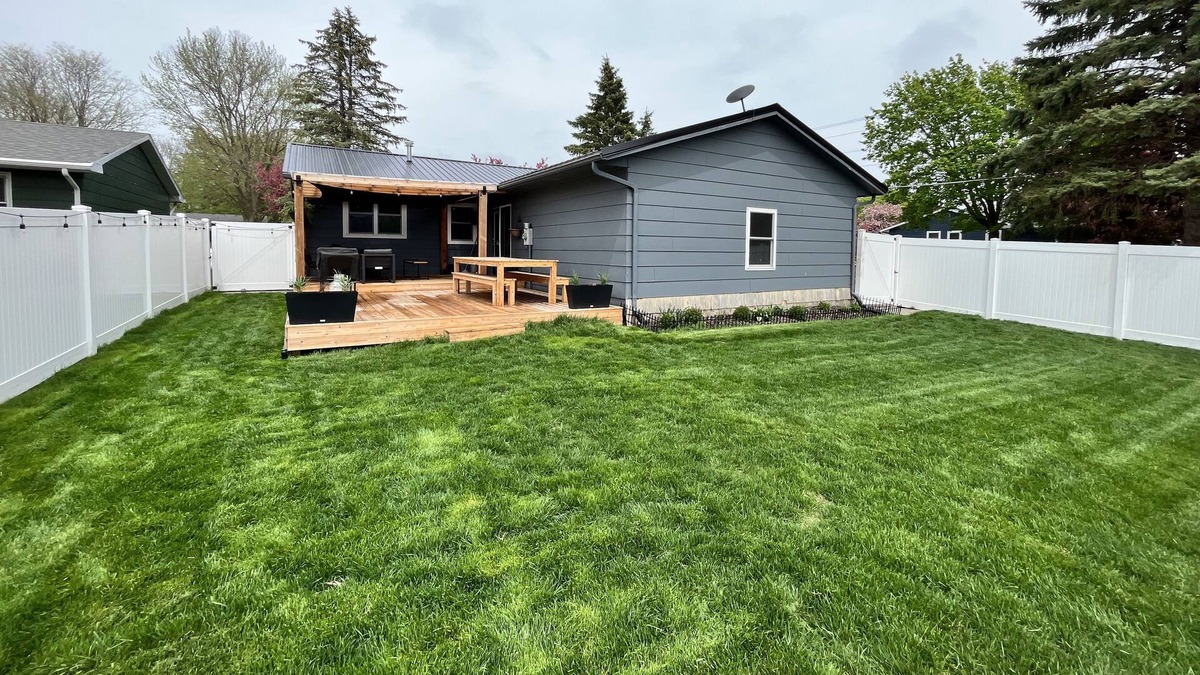 Webster City House | Hot Tub, Fire Pit on patio, Huge Cedar deck with outdoor TV, Fenced in back yard