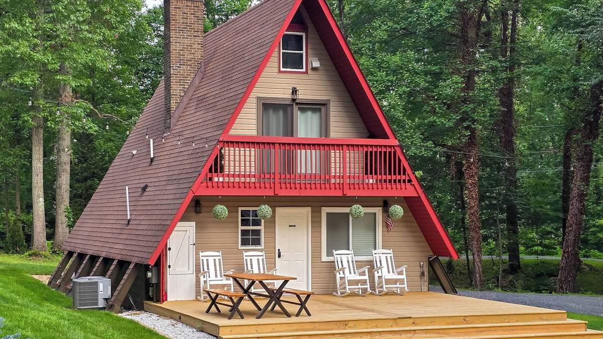 Ruby Cabin | Hot Tub, Fire Pit & Patio: A-Frame Stafford Cabin
