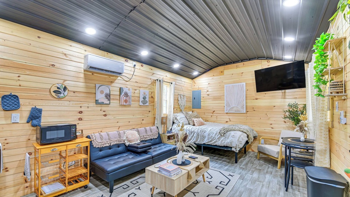 Catlettsburg Apartment | Hot Tub, Fire Pit: Lake-View Catlettsburg Getaway!