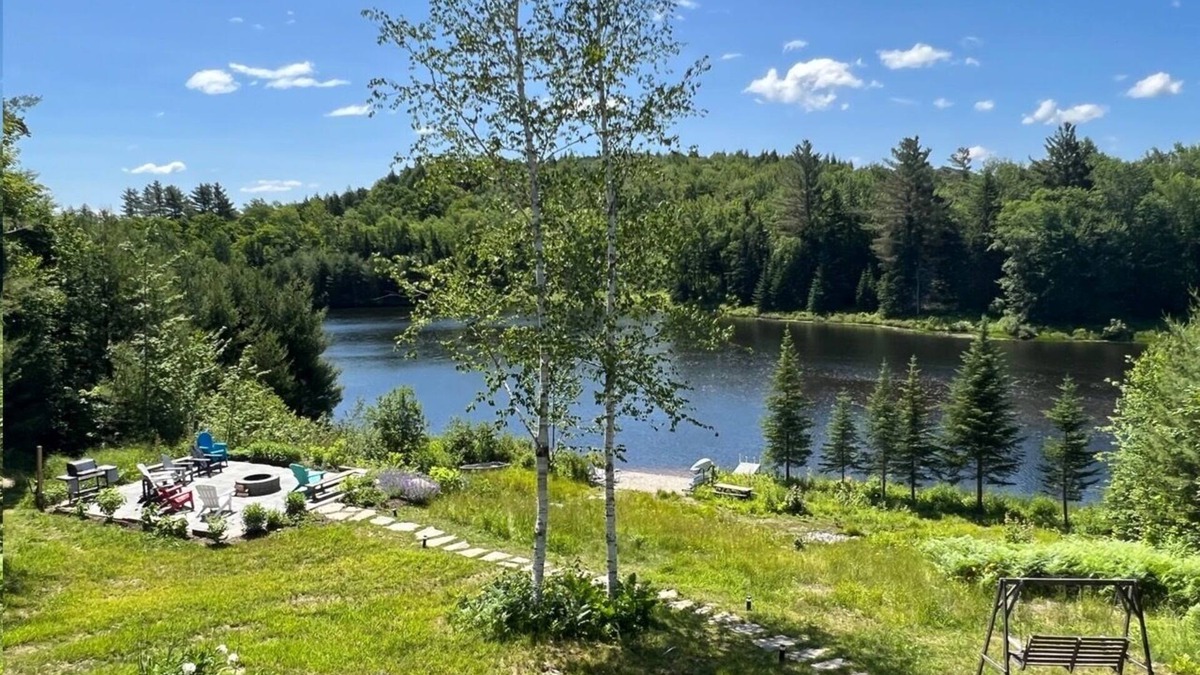 Londonderry House | Hot Tub - Fire Place - Sauna - Gym - 4 min to Bromley on a Private Lake