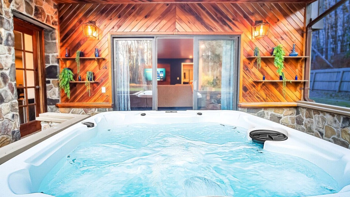 Hawley Cabin | Hot Tub, Firepit, 2-King Bed Suites, Game Room, Coffee Bar, BBQ, WIFI 200 +mbps