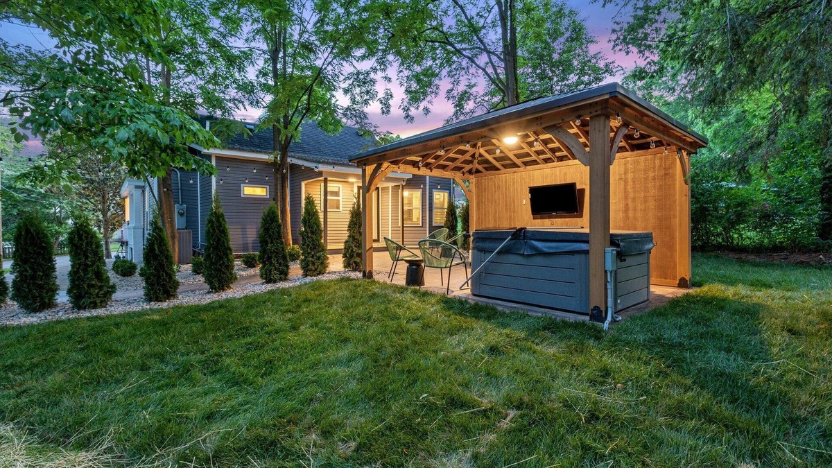 Georgetown House | Hot Tub & Fireplace/12min to Horse Park/30 Min to Ark