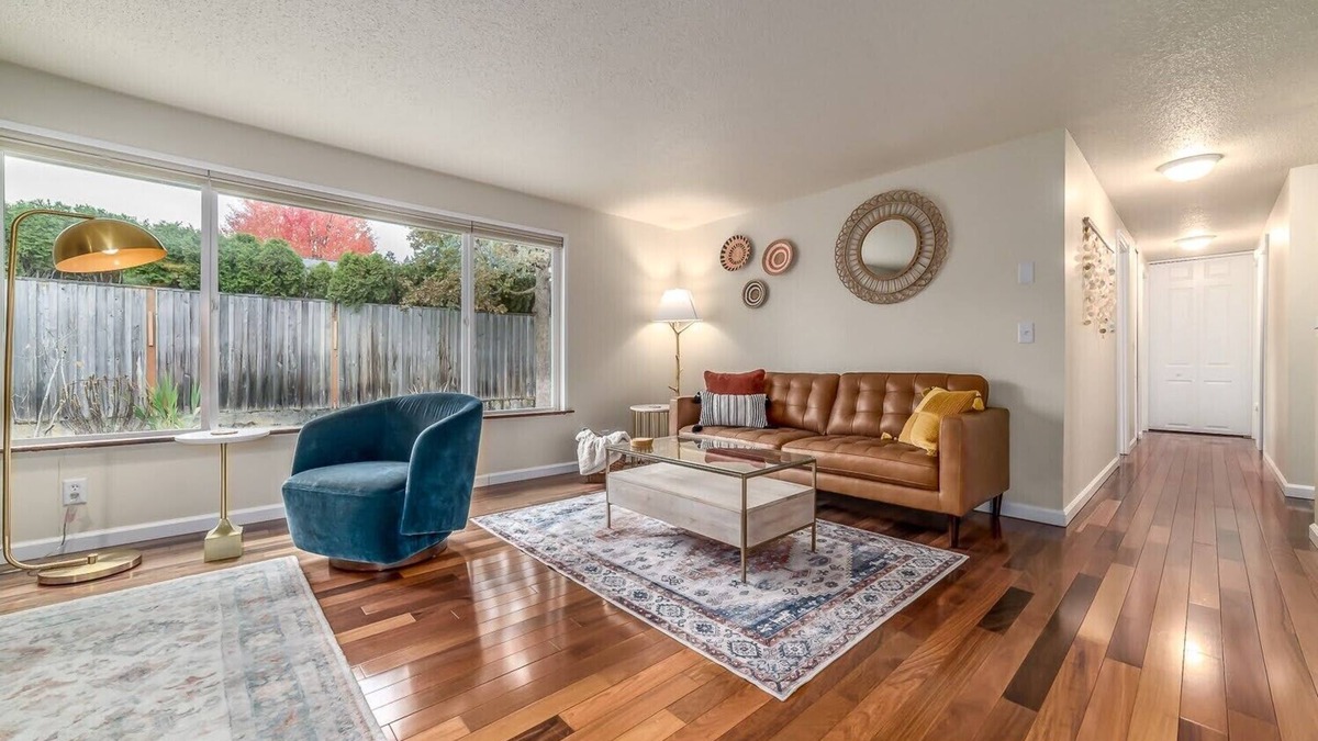 Friendly House | Hot tub Game Room Arcade AC near UofO, Hayward Field & Matt Knight