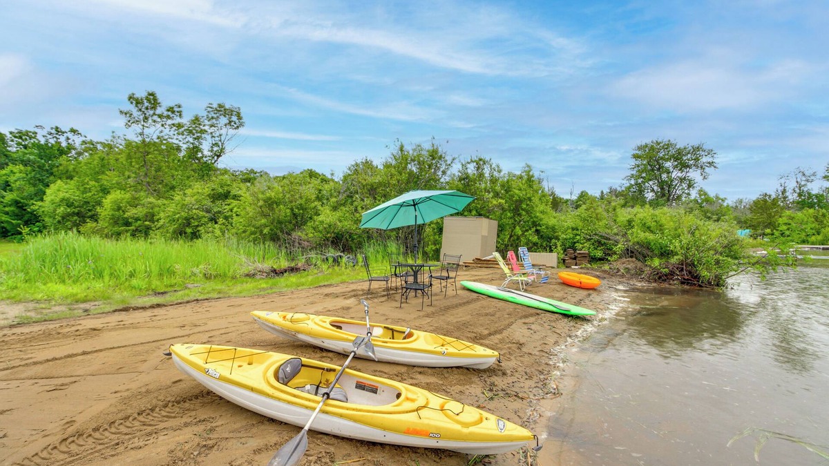 Ossipee House | Hot Tub & Game Room: Lakefront Merrifield Retreat!