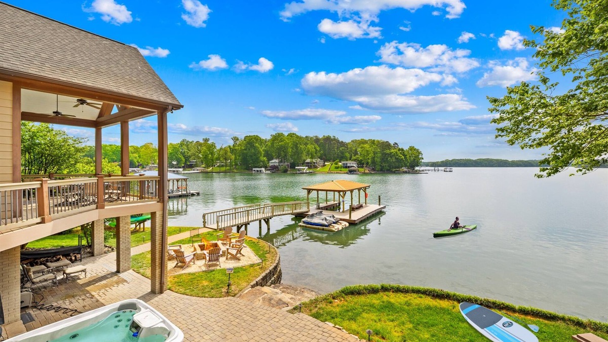 Troutman House | Hot Tub, Game Room, Lakefront, Kayaks & Spacious!