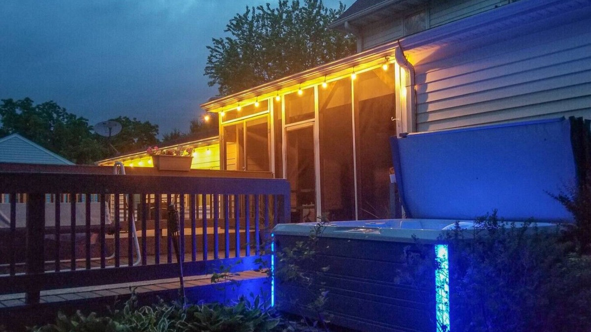 Mineral Point House | Hot Tub+Game Room-The Hangout XL