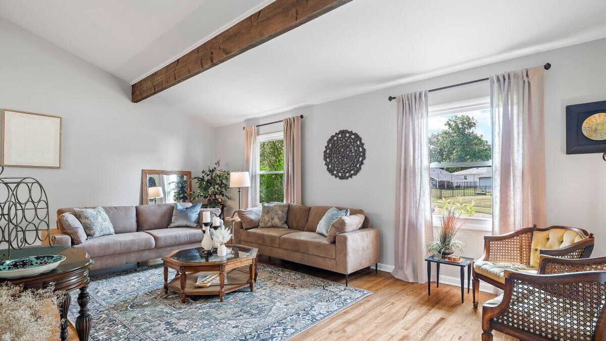 Northwest Akron House | Hot Tub|Games|Office Space|Sleeps 10