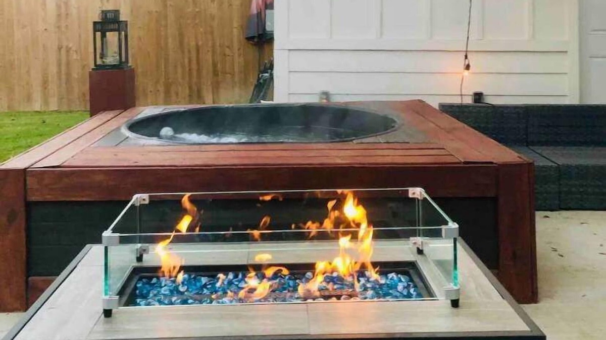 Baker House | Hot Tub Getaway At The Golden Palms On Chamberlain