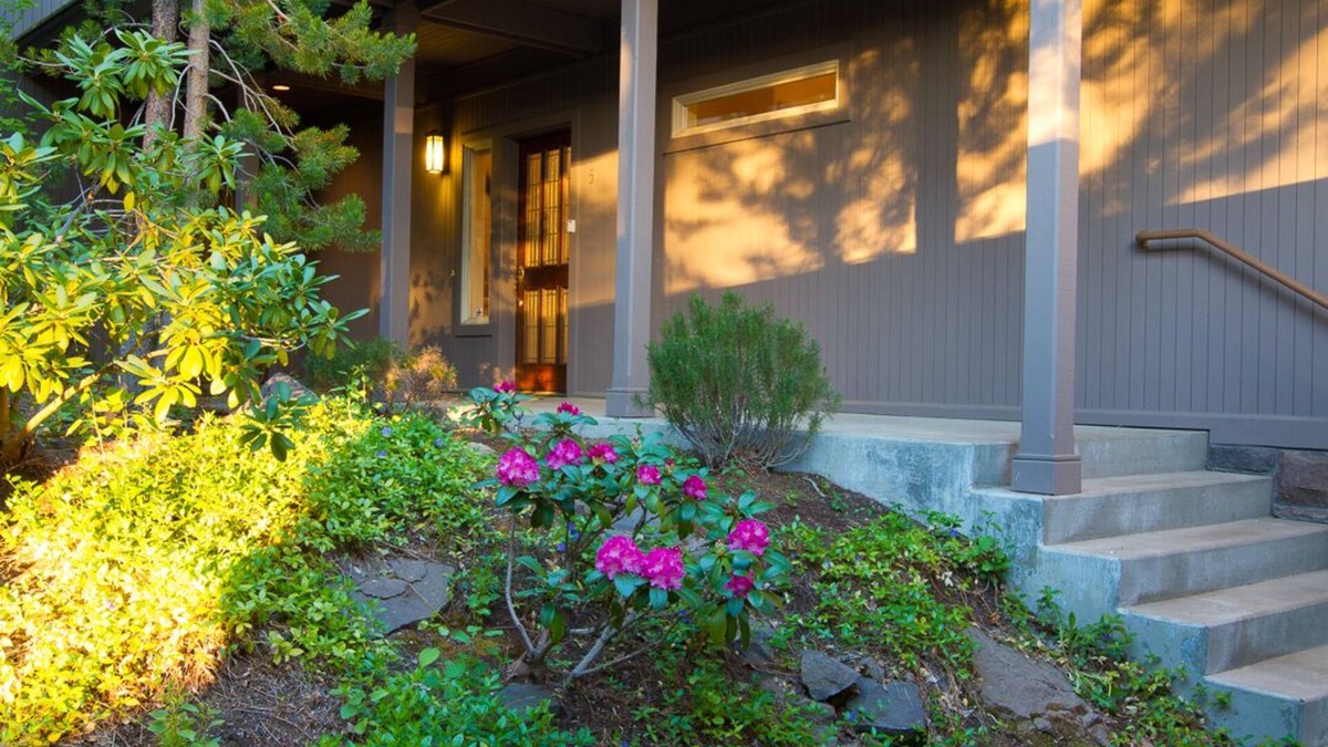 Broken Top House | Hot Tub, Golf Course Views, Large Deck, Quiet and Peaceful in Broken Top