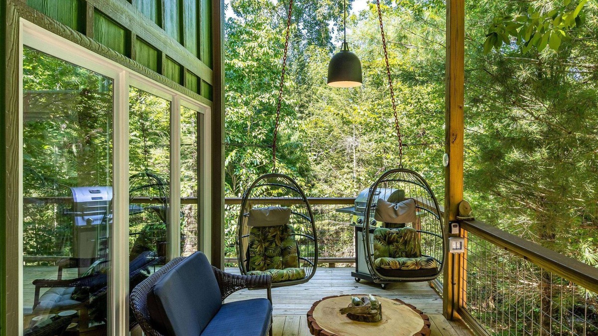 Lookout Mountain Apartment | Hot Tub | Handcrafted 1BR Treehouse Inspired Bungalow | Lookout Mountain | Romantic Getaway