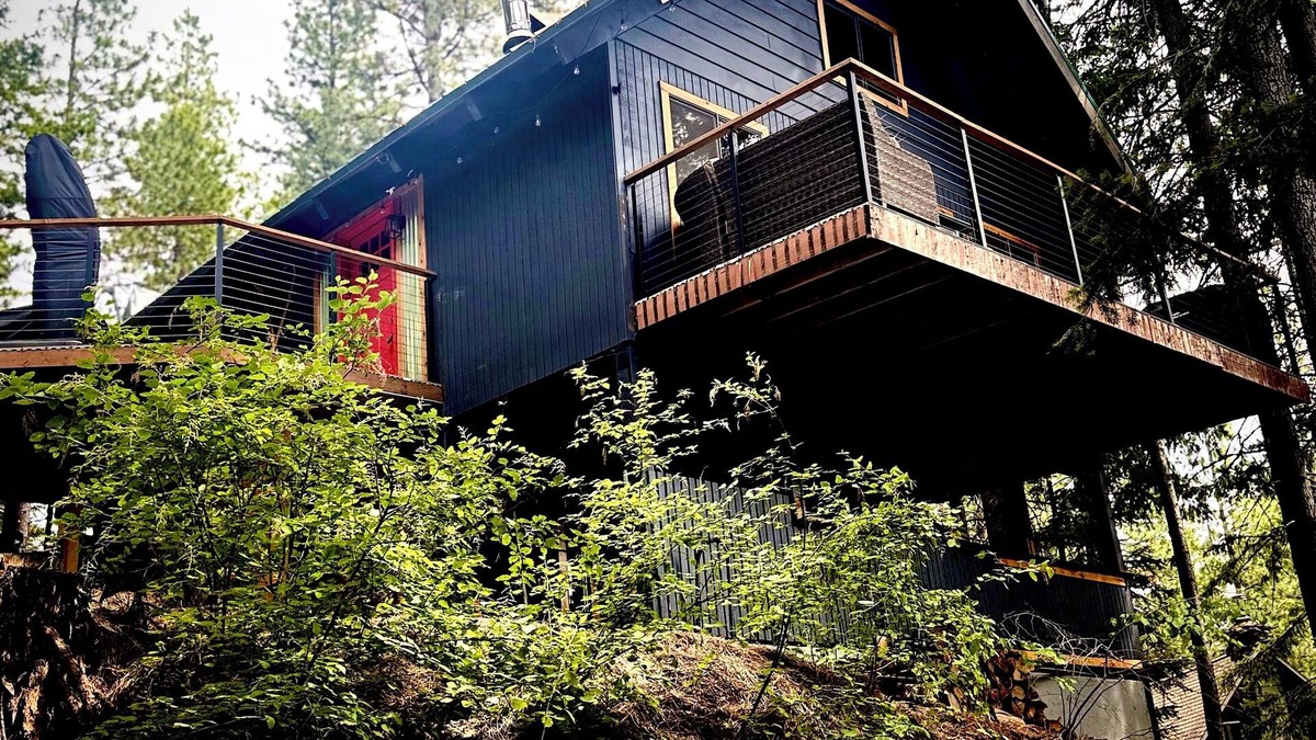 Roslyn Ridge Cabin | Hot Tub @ Hawkeye's Nest with Peek-A-Boo View