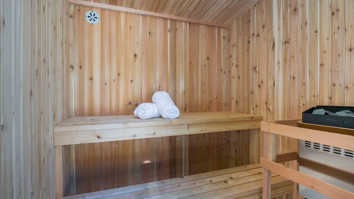 Chippawa House | Hot Tub/Heated Pool/Outdoor Sauna 5 Min To Falls