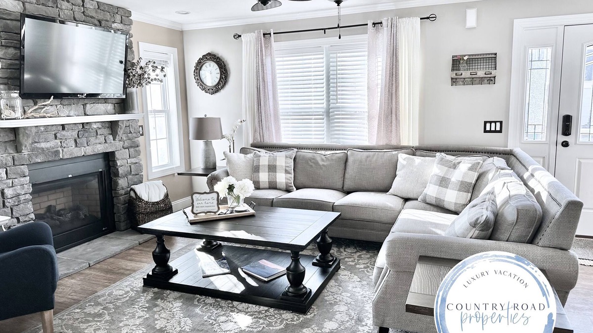 Town Bank House | Hot Tub Holiday Escape! Fireplace + 500ft to Private Beach, close to all!