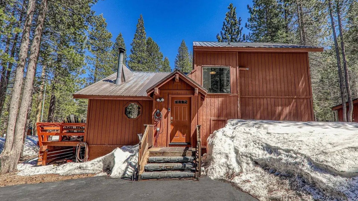 Truckee House | Hot Tub Home in Tahoe Donner – Truckee