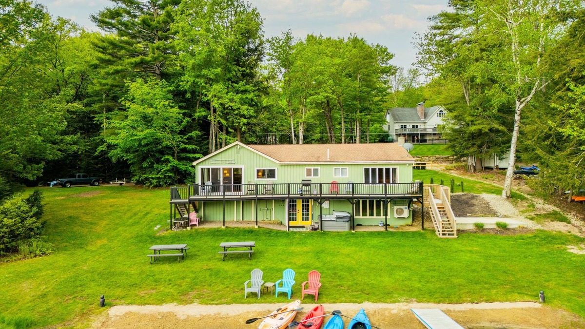 Milton House | Hot Tub, Lakeside, Private Beach, 2 Living Rooms, Sleeps up to 12