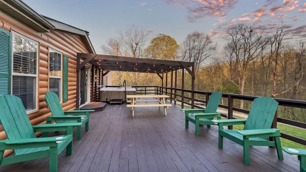 Leitchfield Cottage | Hot Tub, Large game area, steps from the river