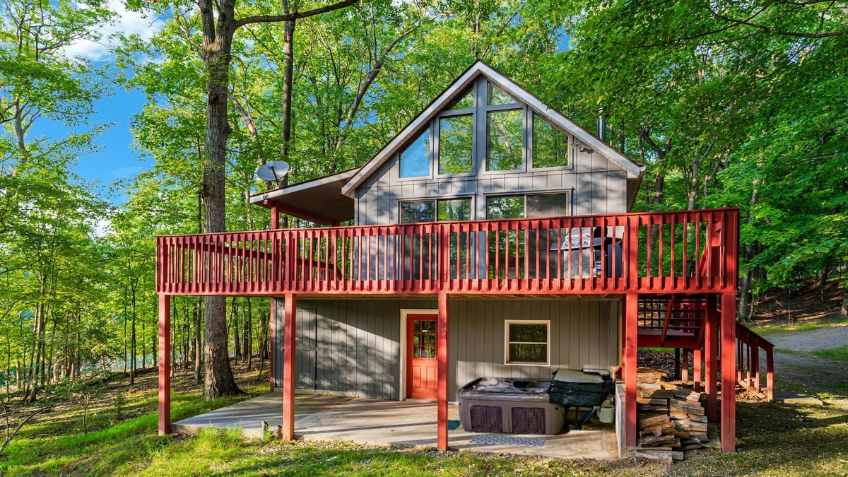 Berkeley Springs Cabin | Hot Tub, Large Deck, WiFi, Fire Pit at Chalet Cabin