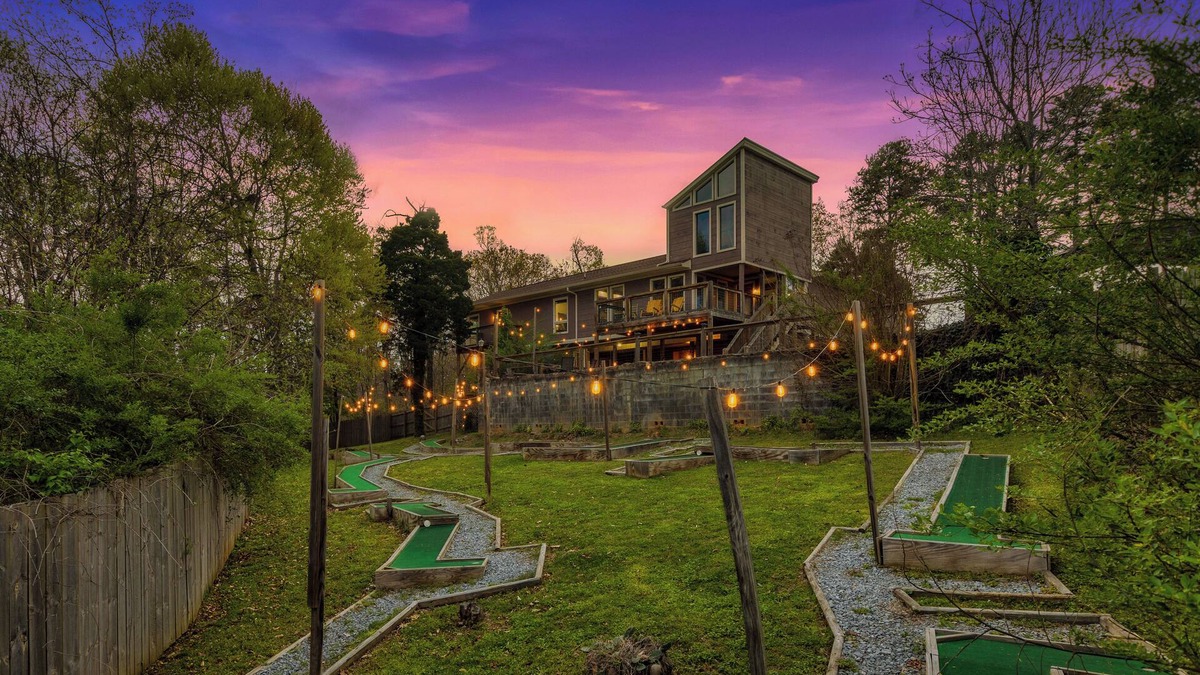 Kodak House | Hot Tub & Mini Golf: Mtn-View Haven in Kodak!