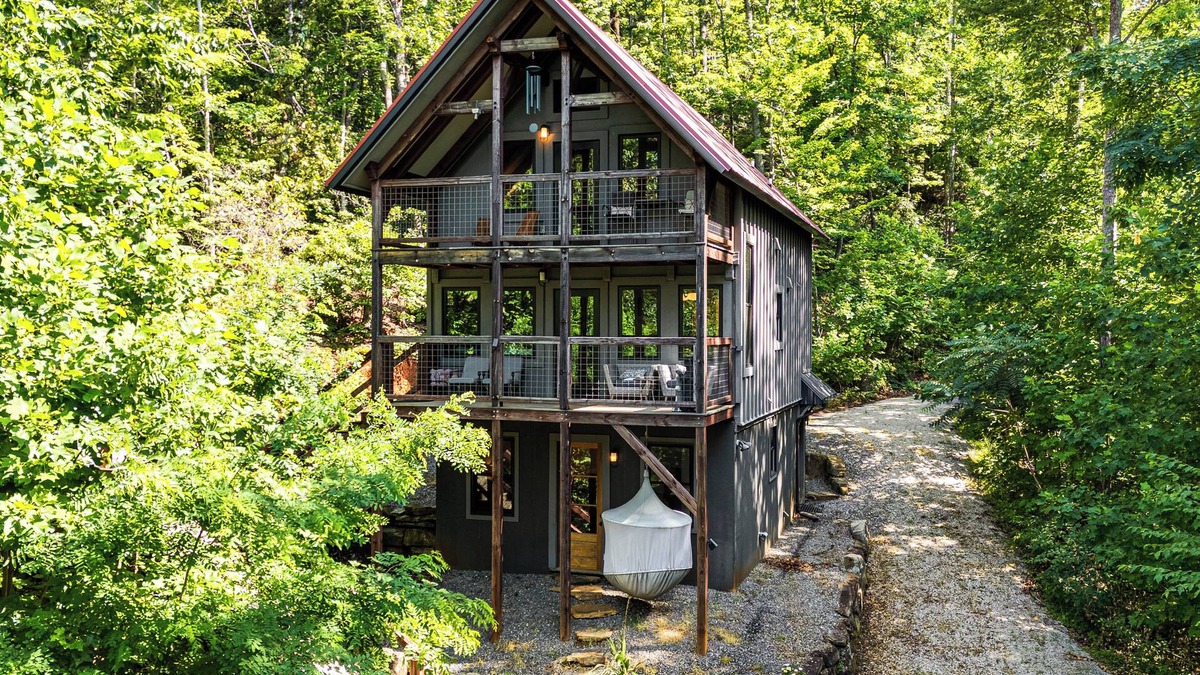 Old Fort Cabin | Hot Tub & Mtn Views: Modern Old Fort Hideaway!