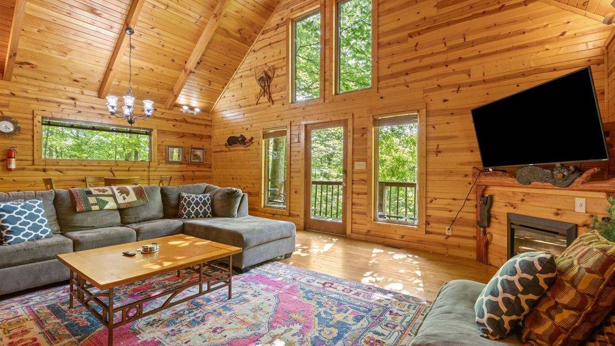 Slade Cabin | Hot Tub & No Pet Fee - Beary Secluded - Small Family Cabin in Red River Gorge, Kentucky!