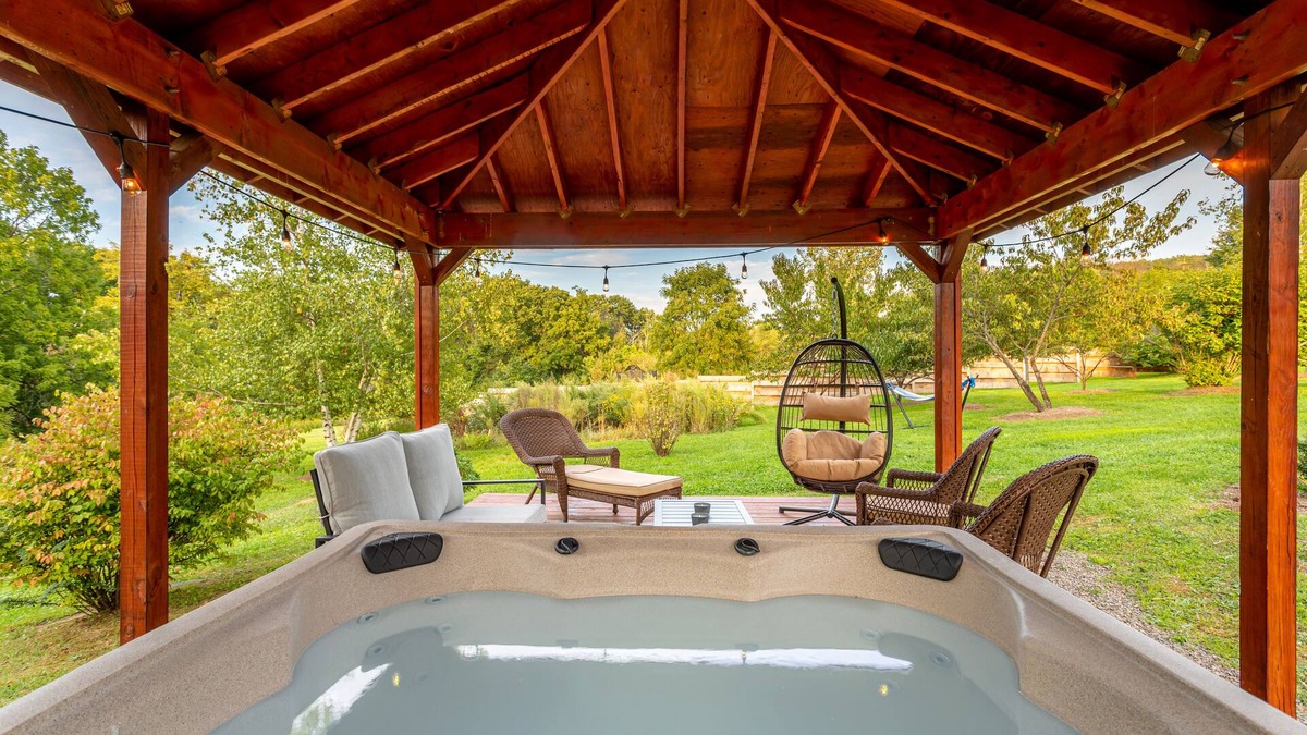 Kerhonkson Cabin | Hot Tub Open | Fireplace | Fire Pit | Game Room