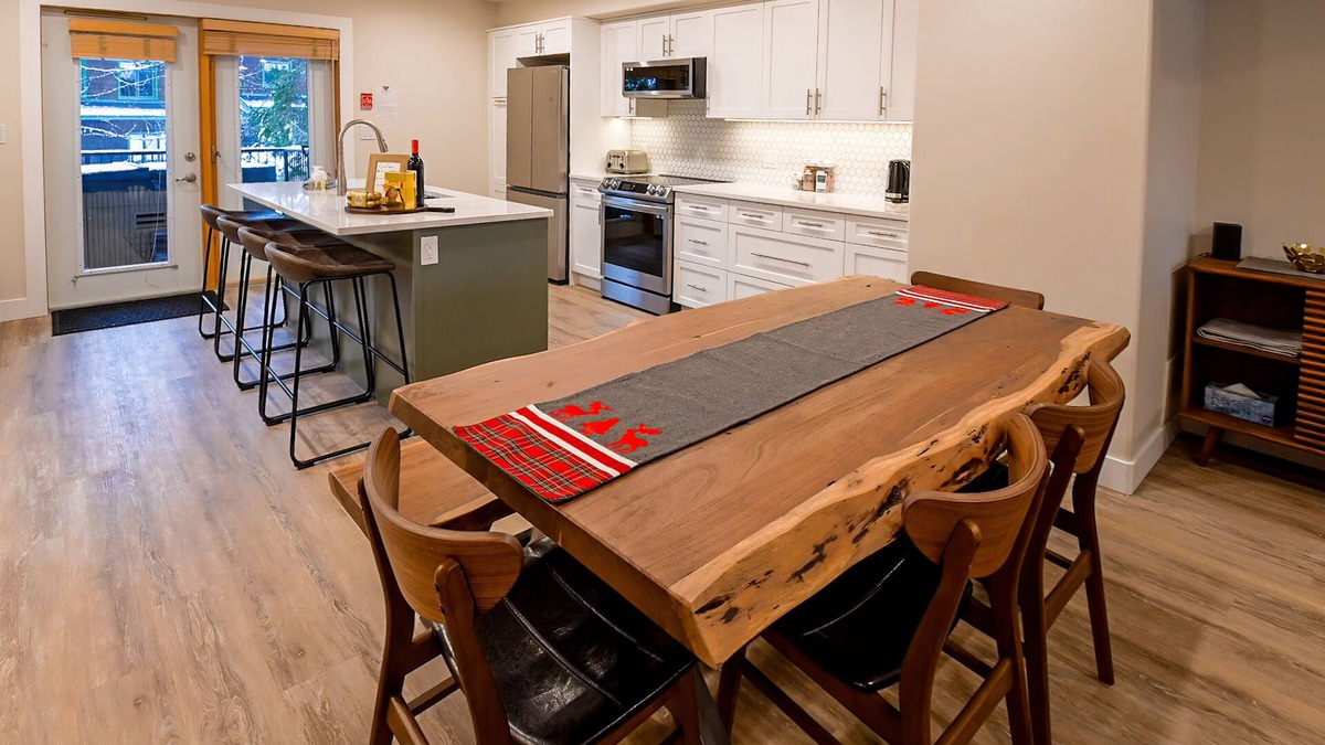 East Kootenay House | Hot tub | Open-Plan | Newly Renovated | Air-Conditioning