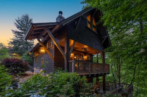 Cheshire House | HOT TUB & PET-FRIENDLY Cabin in Cheshire Village