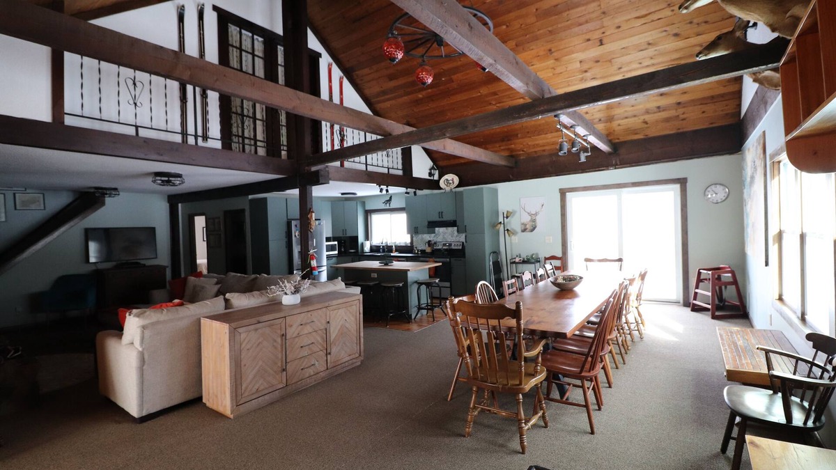 Mount Holly Cabin | Hot tub, pool table, wet bar, shuffleboard, whole house generator