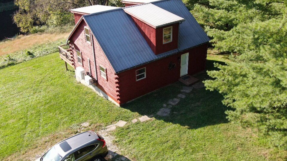Stewart House | Hot Tub, Quiet, Relaxing , Fishing, Wi Fi, A.C., Fire Pit, Windy 9, Hot Tub