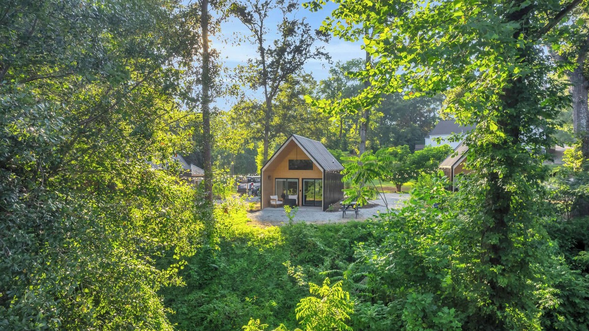 Greenville Cabin | Hot Tub! Riverfront Cabin Retreat - 6 Min to GLV