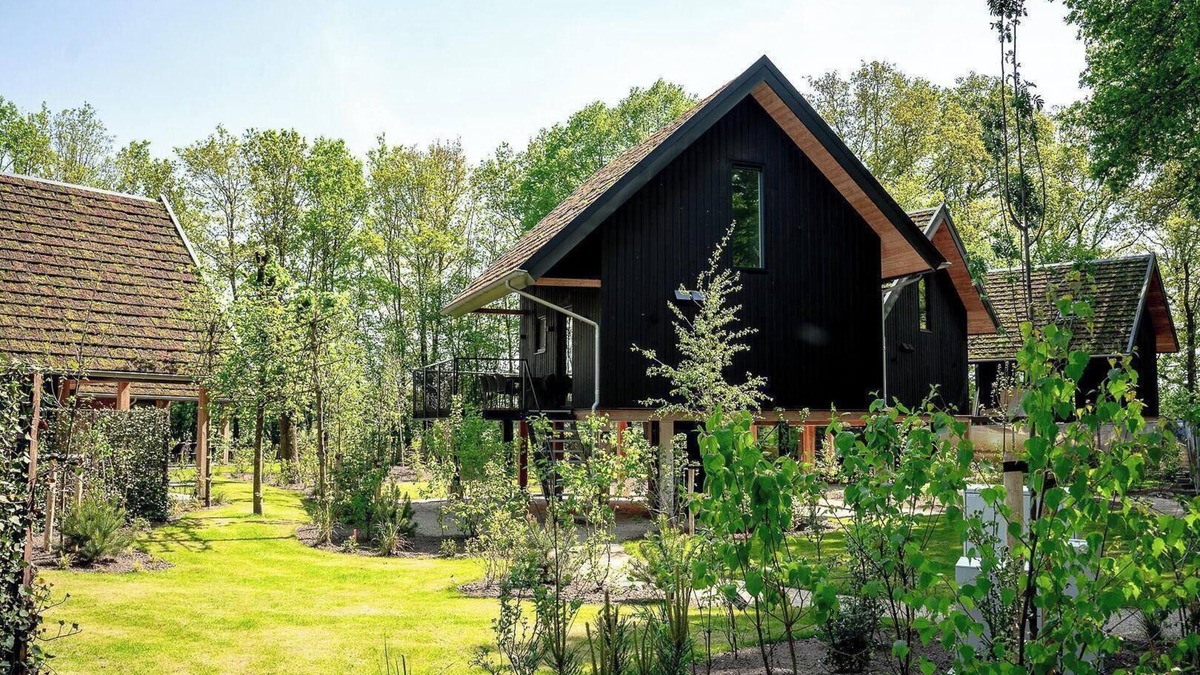 Wekerom House | Hot tub, sauna and luxury – nature villa for 5 guests with an unforgettable vibe.