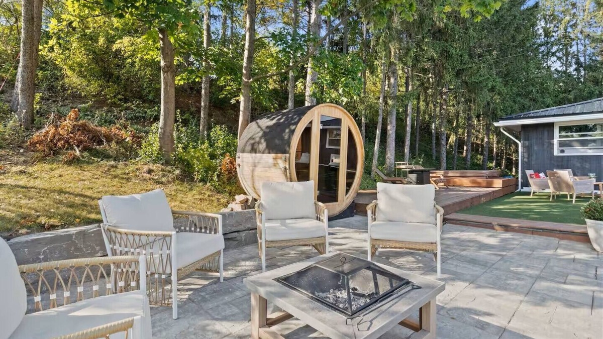Canandaigua House | Hot tub, Sauna, Canandaigua Lake, Pool Table