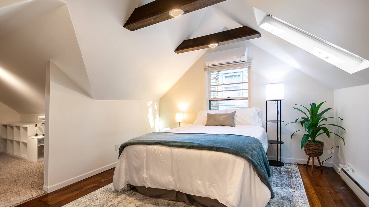 Nokomis House | Hot tub, Selfie Wall, 5 min to Mall of America & Airport