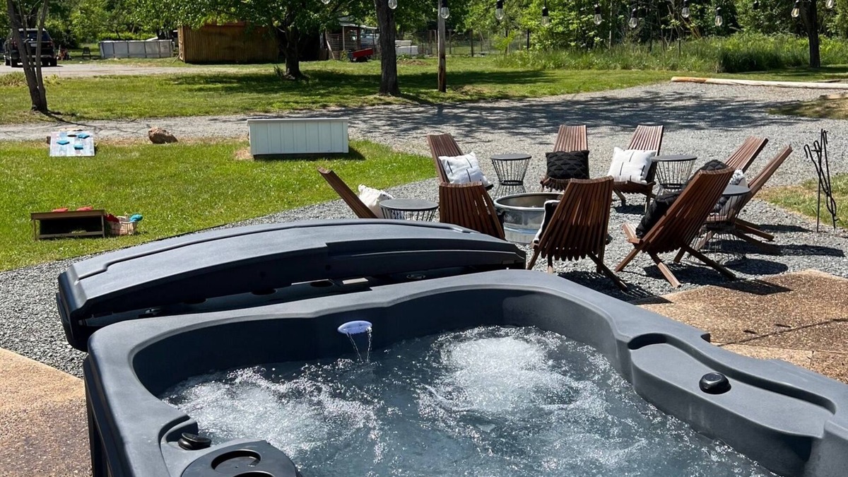 Nellysford Cottage | Hot Tub! Short walk to Three Notch'd - Charming Mid-Century Modern Cottage!
