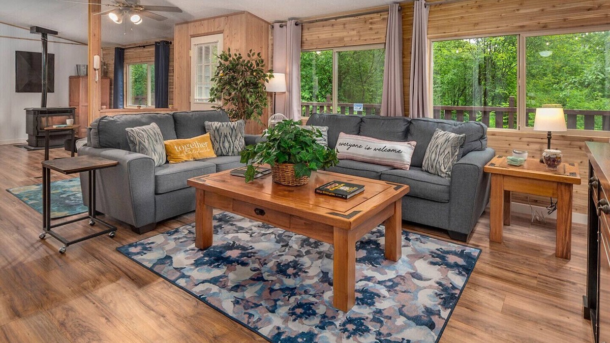 Washougal House | Hot tub under the stars on the Washougal River! Close to Dougan Falls!
