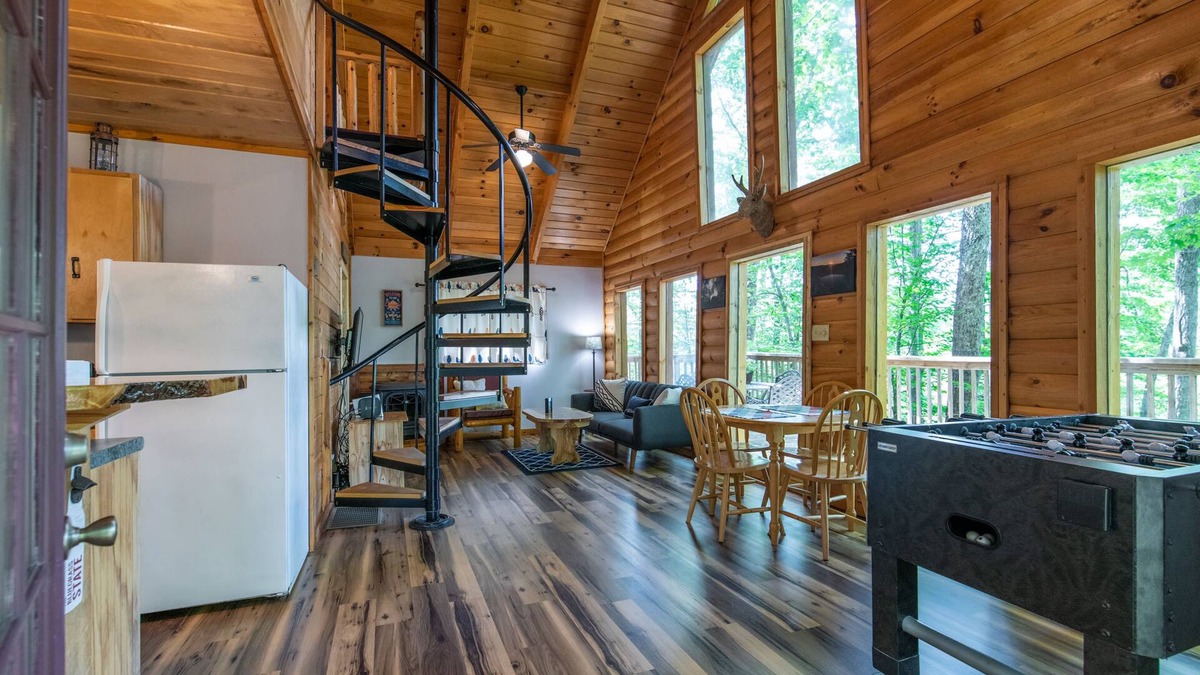 Slade Cabin | Hot Tub & WiFi - Gorgeous View Cabin - Large Family Cabin in Red River Gorge, Kentucky!